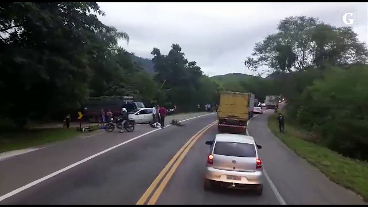 Acidente entre carro e moto na rodovia BR 101 e...