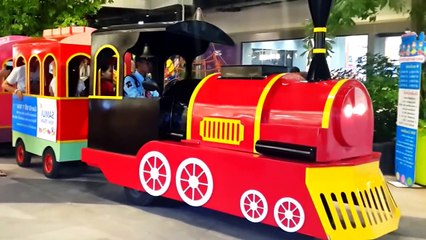 تعلم الألوان للأطفال مع القطارات في الأماكن المغلقة الأطفال الحضانة القوافي