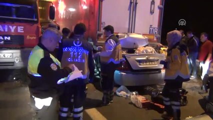 Tıra Çarpan Otomobil Dorsenin Altında Sıkıştı: 2 Ölü (2)