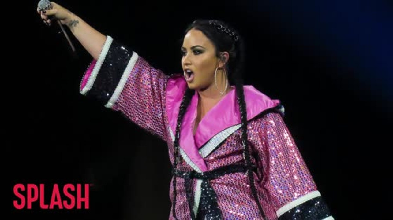 Demi Lovato would date women