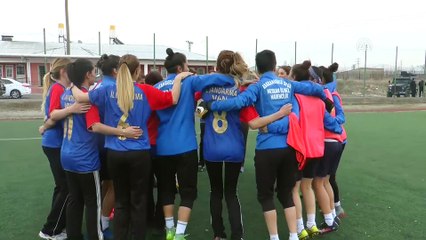 Kadın askerler ile futbolcular maç yaptı - VAN