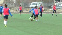 Kadın Askerler ile Futbolcular Maç Yaptı
