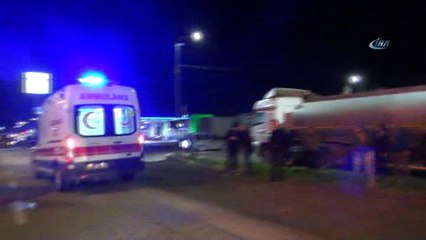 Yolcu otobüsü tıra çarptı: 1 ölü, 1 yaralı