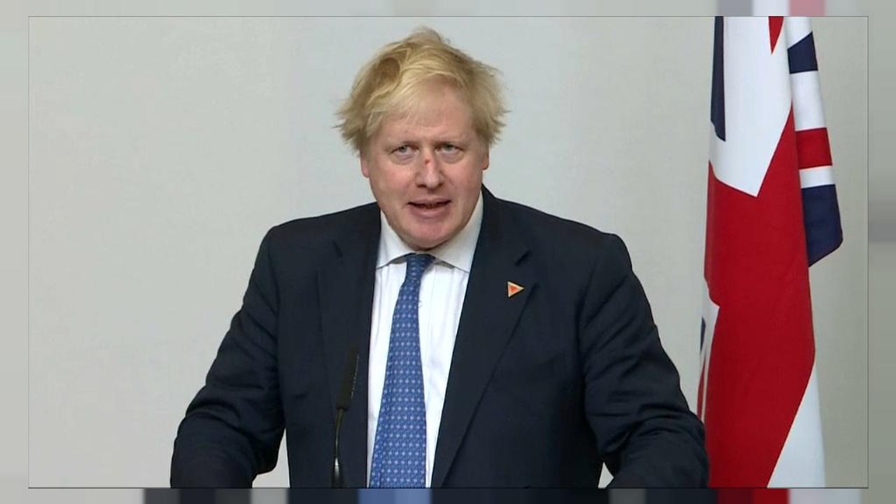 Boris Johnson amenaza a Rusia con una "respuesta contundente"