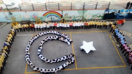 İlkokul öğrencilerinden “Ay Yıldız” koreografisiyle “Afrin’e Selam”