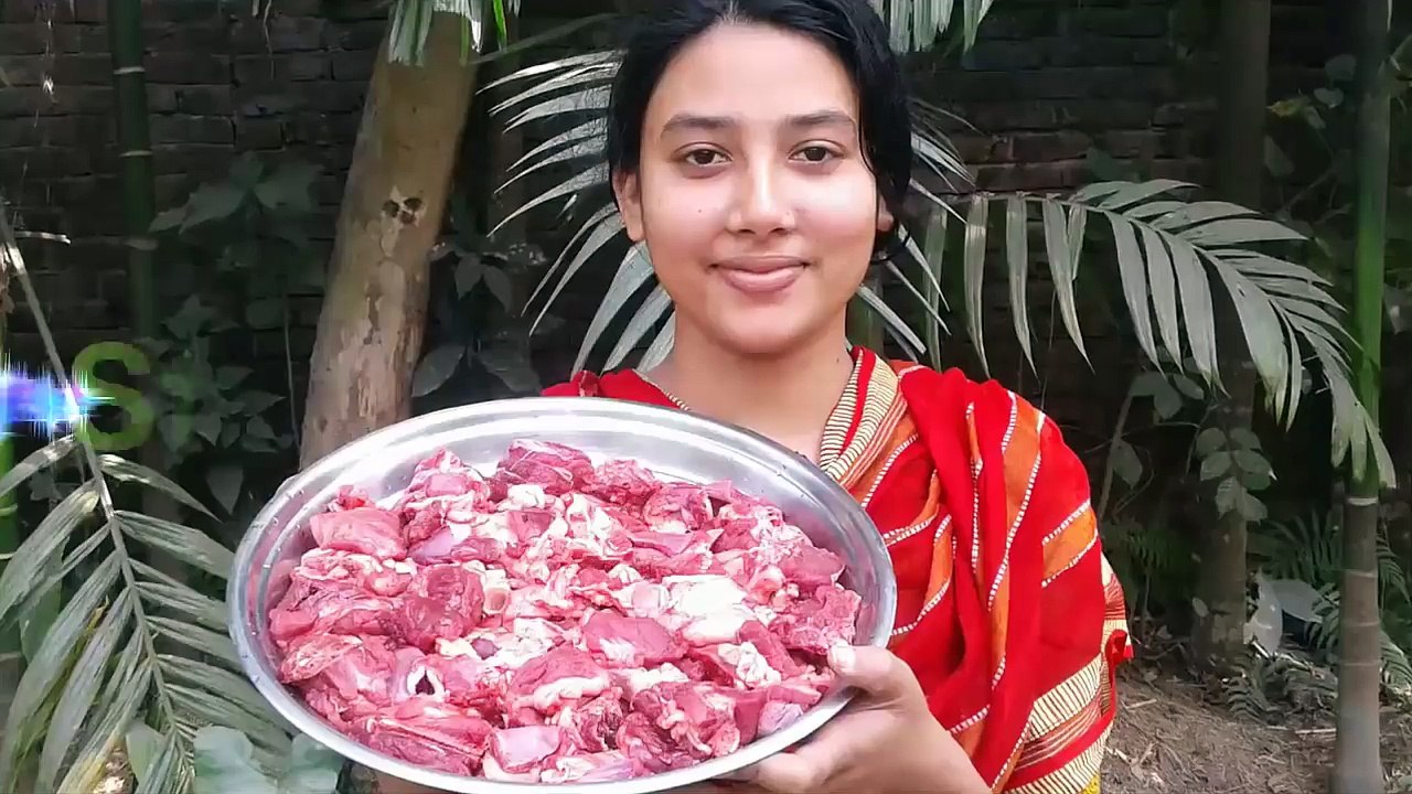 இந்த அழகான பெண் செய்யும் அருமையான சமையலைப் பாருங்கள்