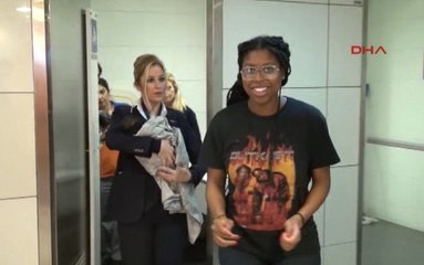 Doğum Yapıp Havalimanına Gelen ABD'li Kadının Bebeğine Manidar İsim! ''Ata'' Koydular