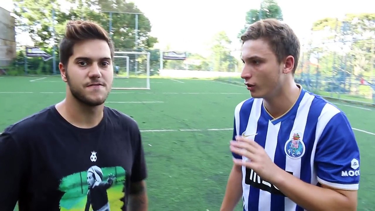 QUEM CONSEGUE FAZER GOL POR CIMA DE OUTRO GOL?! ( chute com muito efeito )