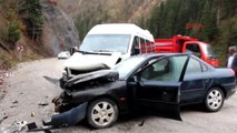 Kastamonu İnebolu'da Öğrenci Servisiyle Otomobil Çarpıştı 18 Yaralı