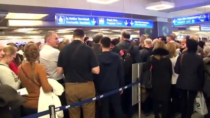 Atatürk Havalimanı’nda Metrelerce Kuyruk