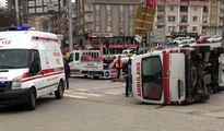 Ankara'da ambulans ile otomobil çarpıştı 6 yaralı