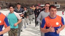 Buzla kaplı Çıldır Gölü’nün üzerinde milli takıma sporcular yetiştiriyor