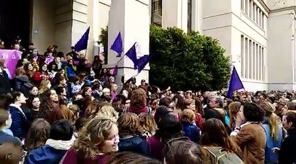 Concentració davant del rectorat de la Universitat de València