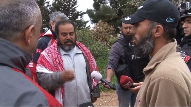 - Teröristlerden temizlenen köyde mutluluk var- Teröristlerin attığı roketin isabet ettiği araçta bulunan aile, çocuklarına kavuştu