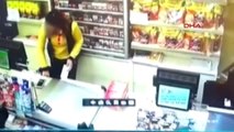 Soyguncular Kadın Kasiyeri Darp Edip Kaçtı, Kamera Her Şeyi Kaydetti