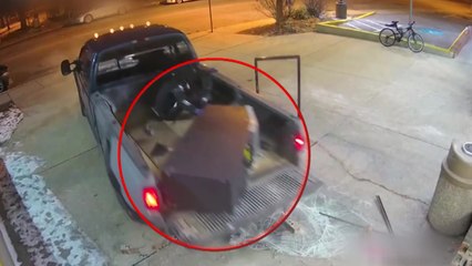 [이브닝] 급발진? 편의점 박살 낸 3인조가 노린 건... / YTN