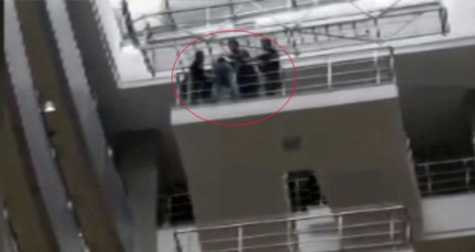 Çağlayan Adliyesi''nde İntihar Etmek İsteyen Genç Zor İkna Edildi! O Anlar Kameraya Yansıdı
