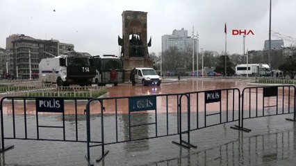 Taksim Cumhuriyet Anıtı kapatıldı