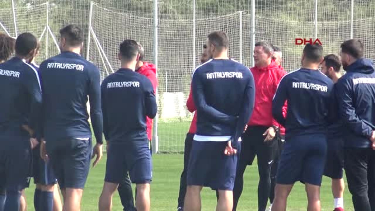 Antalyaspor Teknik Direktörü Hamzaoğlu Kaybettiğimiz Puanları Telafi Etmek İstiyoruz-Hd