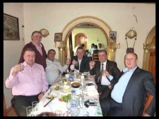 FOTOT KOMPROMENTUESE-KULIÇAJ DHE VOCAJ NE FOTO ME TE AKUZUARIN PER VRASJE-LAJM