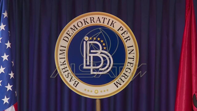 Formimi i Komisionit Ad Hok, peng i politikës