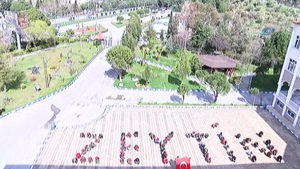 FETÖ’den alınan okuldan Mehmetçiğe anlamlı koreografi