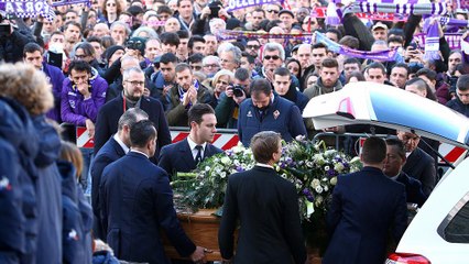 Tải video: L'ultimo saluto di Firenze a Davide Astori