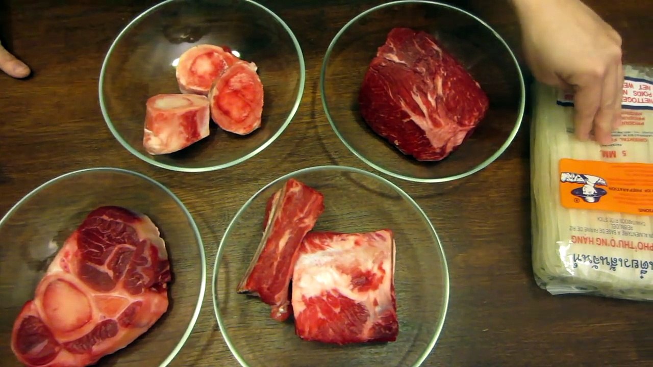 Vietnamese noodle soup/ Pho Bo - Traditionelle Nudelsuppe aus Vietnam