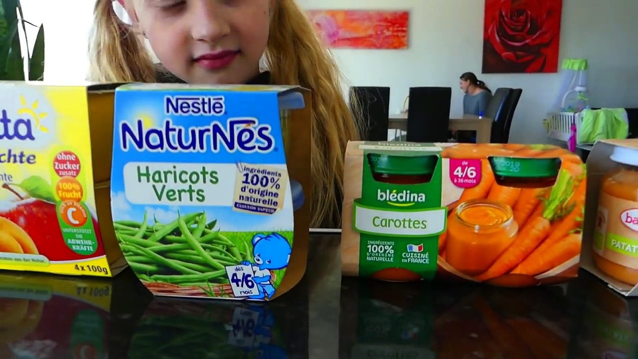 Alicia donne à manger à sa SOEUR  Melissa   ( 1°  Fois )