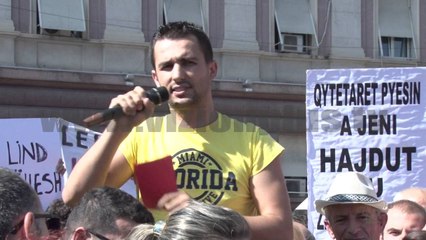 “Mbetjet”, protestë para Kryeministrisë - News, Lajme - Vizion Plus