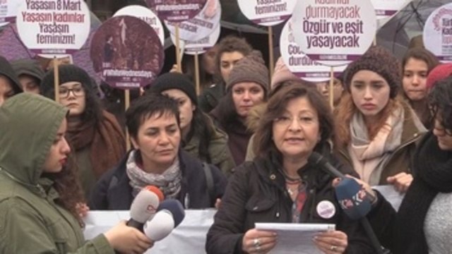 Feminists challenge state of emergency in Turkey to denounce abuses