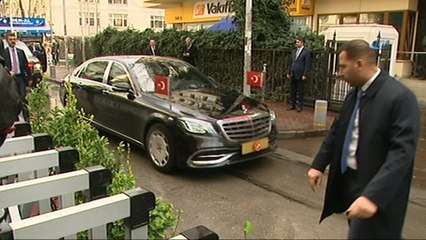 Cumhurbaşkanı Erdoğan'ın makam aracının camına Türk bayrağı yansıdı