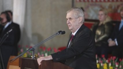 El euroescéptico Zeman será cinco años más presidente de la República Checa