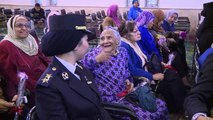 وفد من الشرطة النسائية يزور إحدى دور رعاية المسنين إحتفالا باليوم العالمى للمرأة