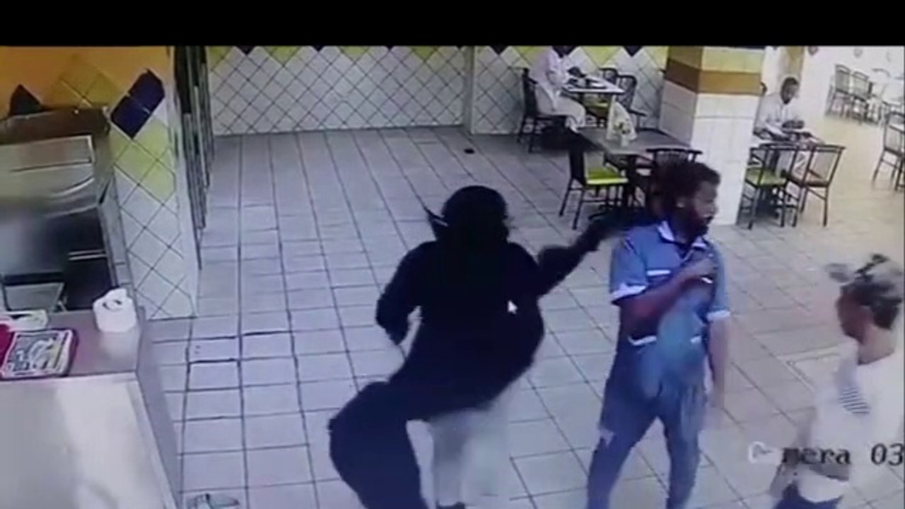 Elle n'a pas trop aimé la nourriture de ce restaurant et le fait savoir...