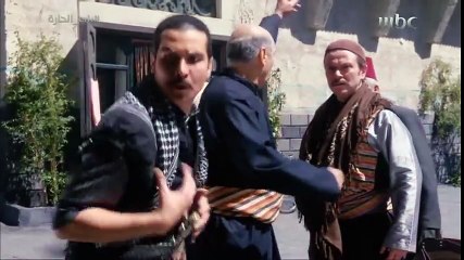 أبو عصام يحافظ على ترابط الحارة ويمنع حدوث مشاجرة بين عائلاتها !