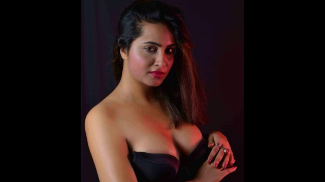 arshi khan filing a case against priest pandit sexually harassing 2018