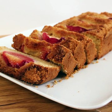 Un cake sans farine aux amandes et pêches par Cookin' Movie, miam, vivement la saison des pêches fraîches !