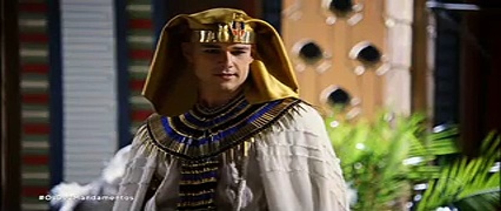 Os dez mandamentos (Capítulo Completo do dia 08/03/18) Ramsés manda seus oficiais e soldados do reino ir até a vila para pegar seis Hebreus incluindo a mãe de Moisés para serem enforcados mas o libertador mantém firme a sua fé