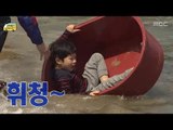 [아빠! 어디가?] 바다에서 물놀이하는 아빠와 아이들, 윤후 수영 도전!, 일밤 20130512