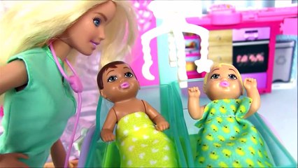 Мультик Барби. Играем в Доктора Куклы Барби. Baby Doctor Барби Мультик. Девушки Эквестрии. Пупсики