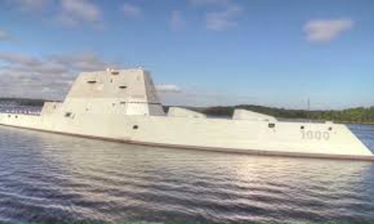 PCU Zumwalt (DDG-1000) Transits Channel