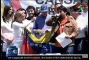 Venezuelan youth rejects the burning of a university by fascist groups