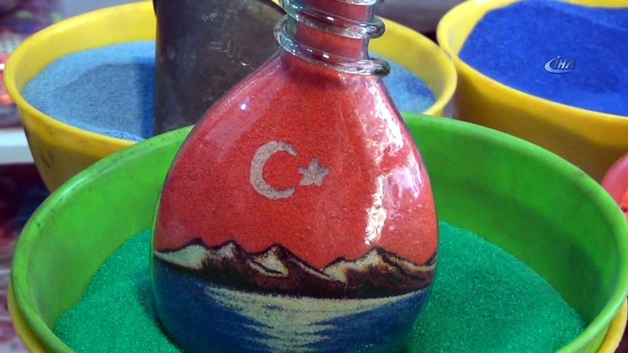 Şişeye dağları, pirinç tanesine yazıları sığdırıyor