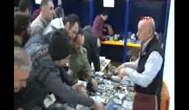 10 liradan satılan cep telefonları izdiham yarattı