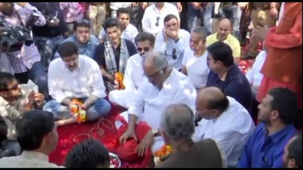 श्रीदेवी के अस्थि विसर्जन पर भावुक हुए बोनी कपूर, आंसू पोछते तस्वीरों में हुए कैद                 Boney Kapoor Get Imotional