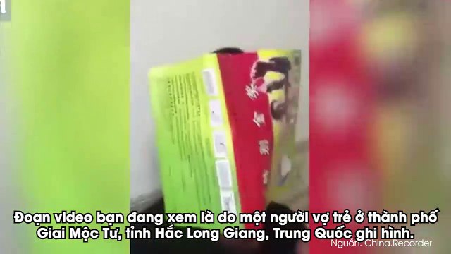 Mải mê làm siêu anh hùng trong game điện thoại, nam thanh niên bị vợ úp măt vào keo dích chuột