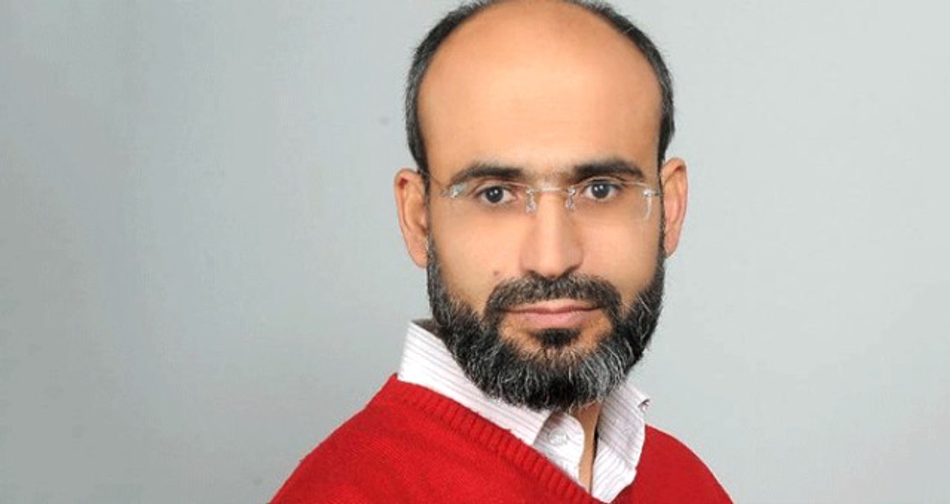 "Eşofman Giyen Kız Öğrenci Zina Yapmıştır'' Diyen Felsefe Öğretmeni Meslekten İhraç Edildi