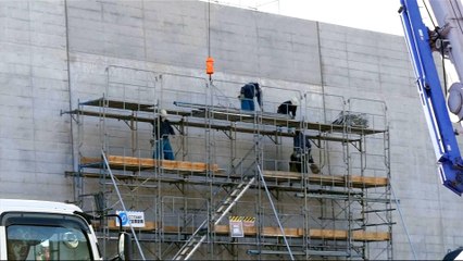 Japan builds new tsunami walls