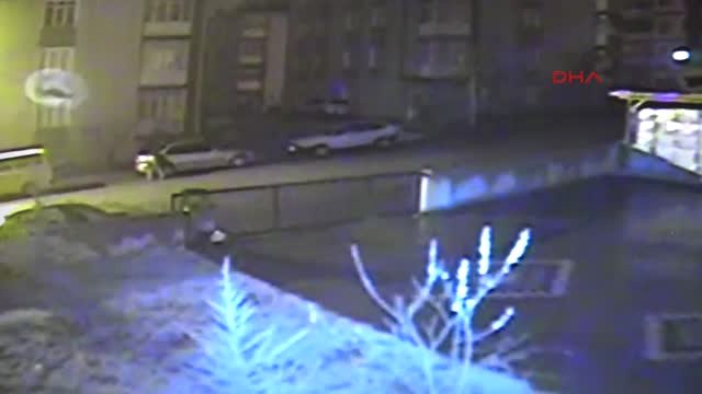 Karabük Sevgilisinden Ayrılan Alkollü Genç 30 Aracın Lastiklerini Patlattı-Hd